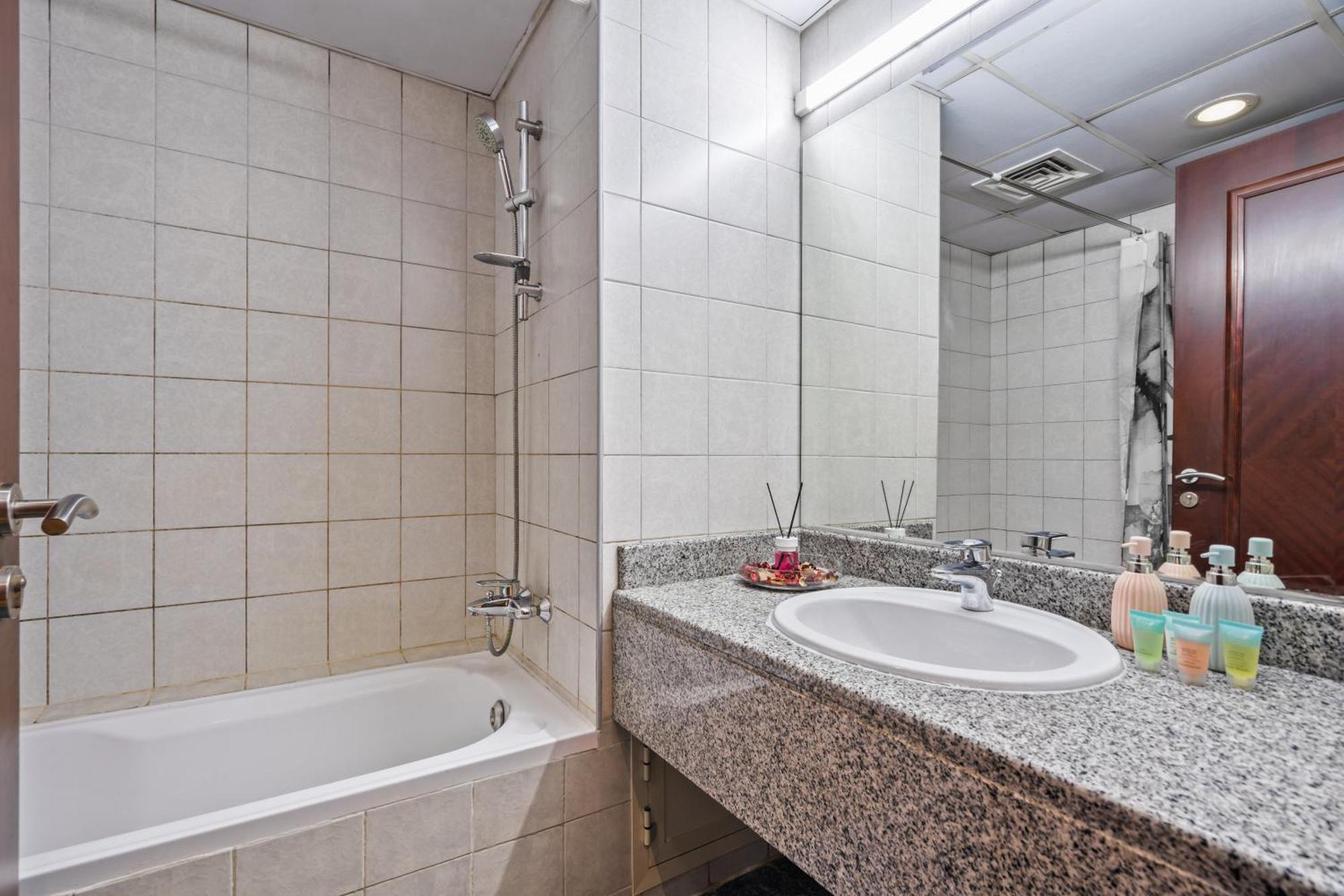 अपार्टमेंट Luxury Near Battua Mall